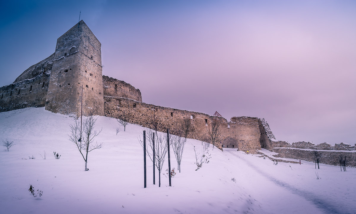 The Dawn fortress and a path which leads to the Upper fortress.