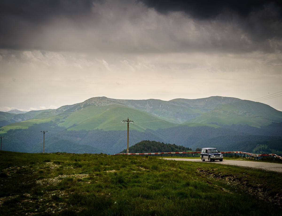 The Țarcu mountains as seen from Muntele Mic.