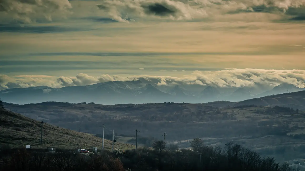 The Retezat Mountains in the background.