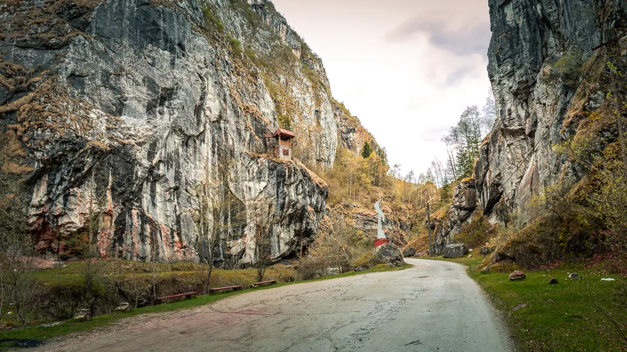 The Tăii Gorge.