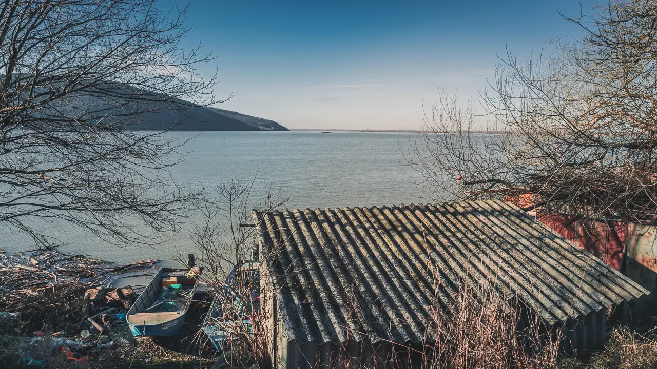 Fishing boats and huts in Bazias.