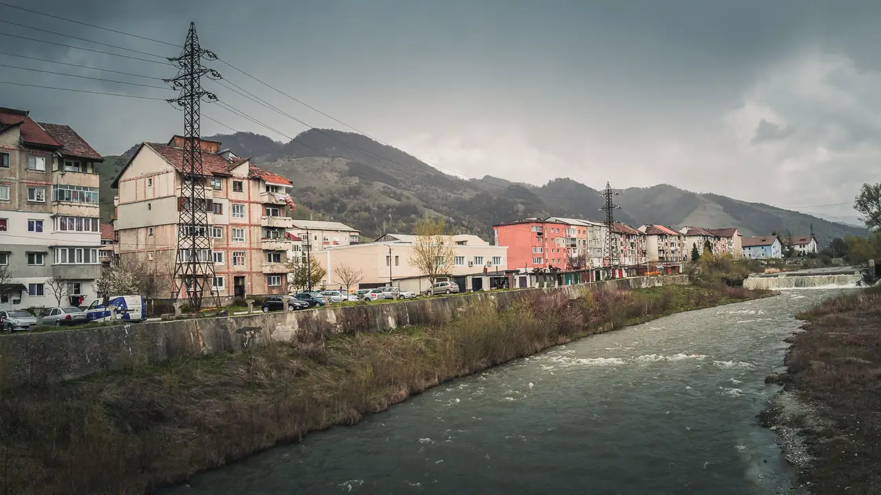 A part of the city and the Jiu river.