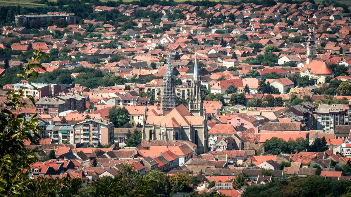 The Saint Gerhard Cathedral between the buildings.