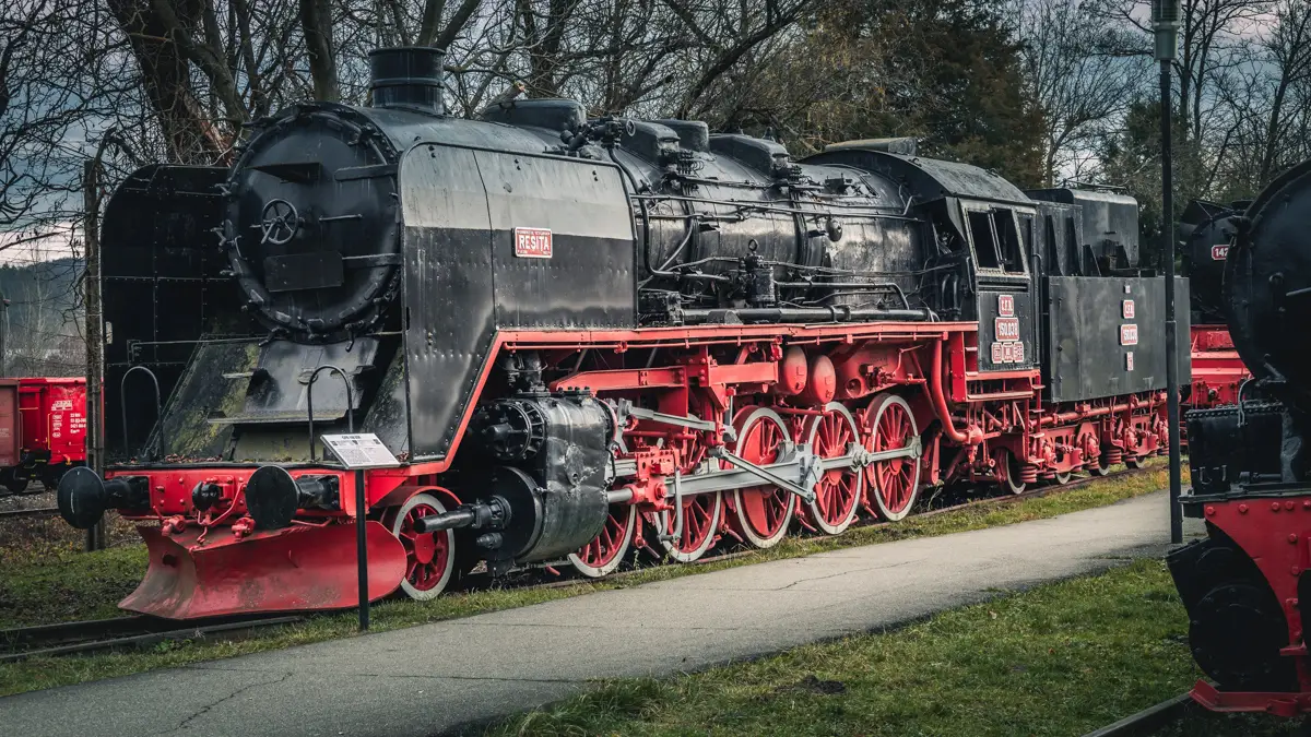 The CFR 150.038 locomotive with its tender.