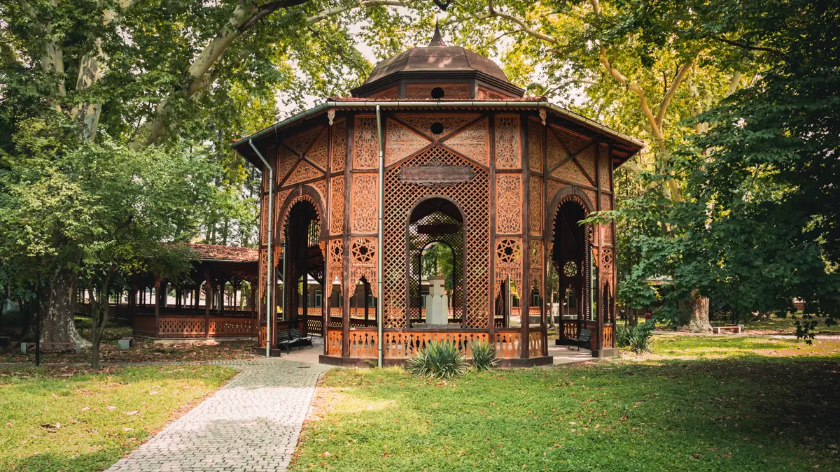 Former fountain under the covered colonnades.