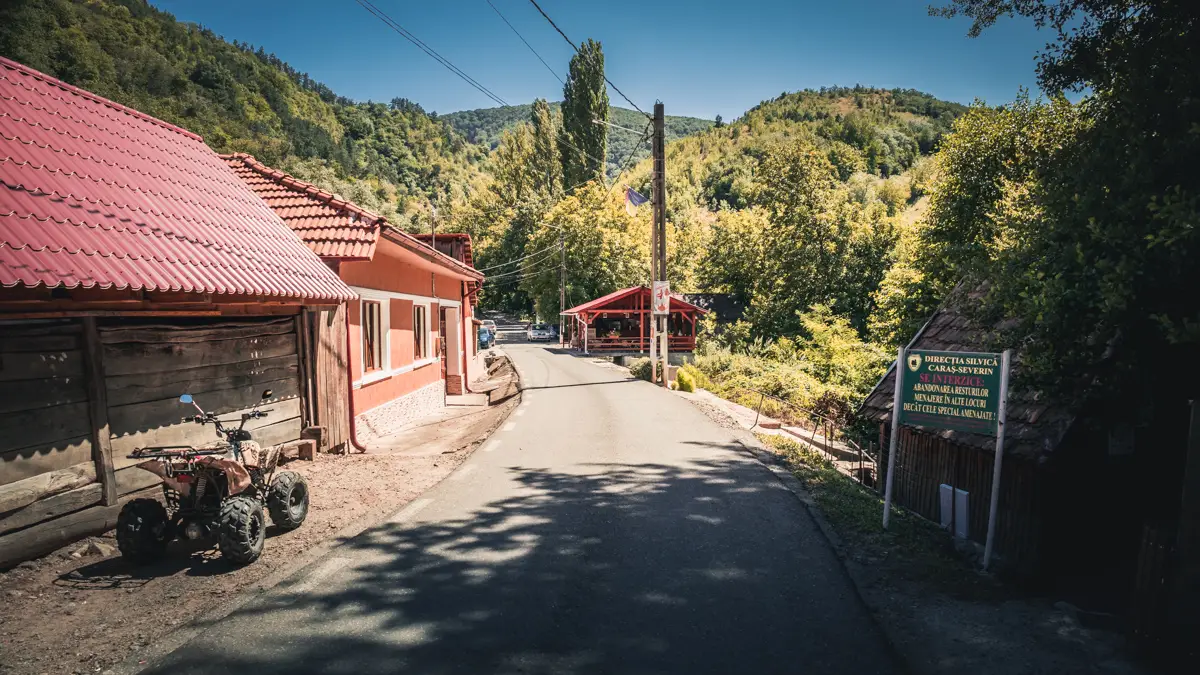 The road towards the watermills in Eftimie Murgu.