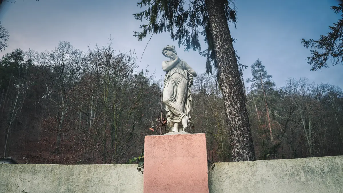 Statue in Geoagiu Bai