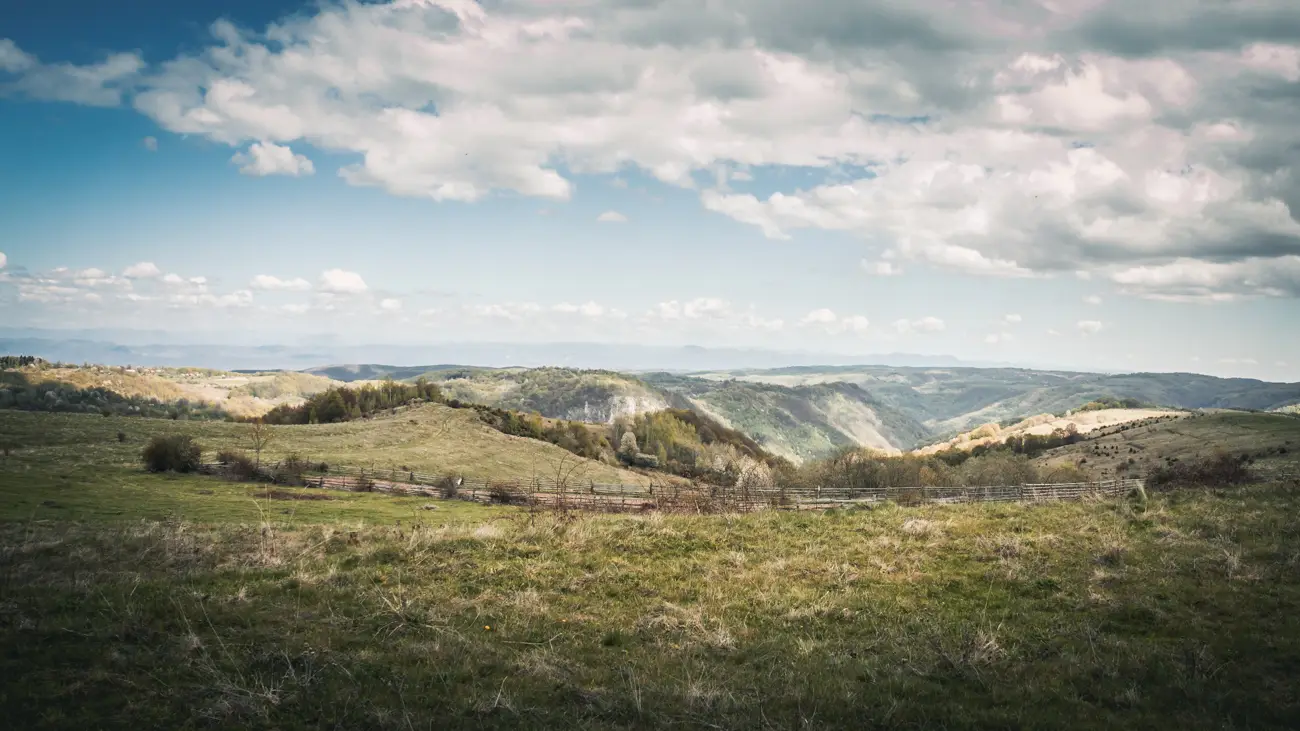 The landscape near the outskirts of Bătrâna.