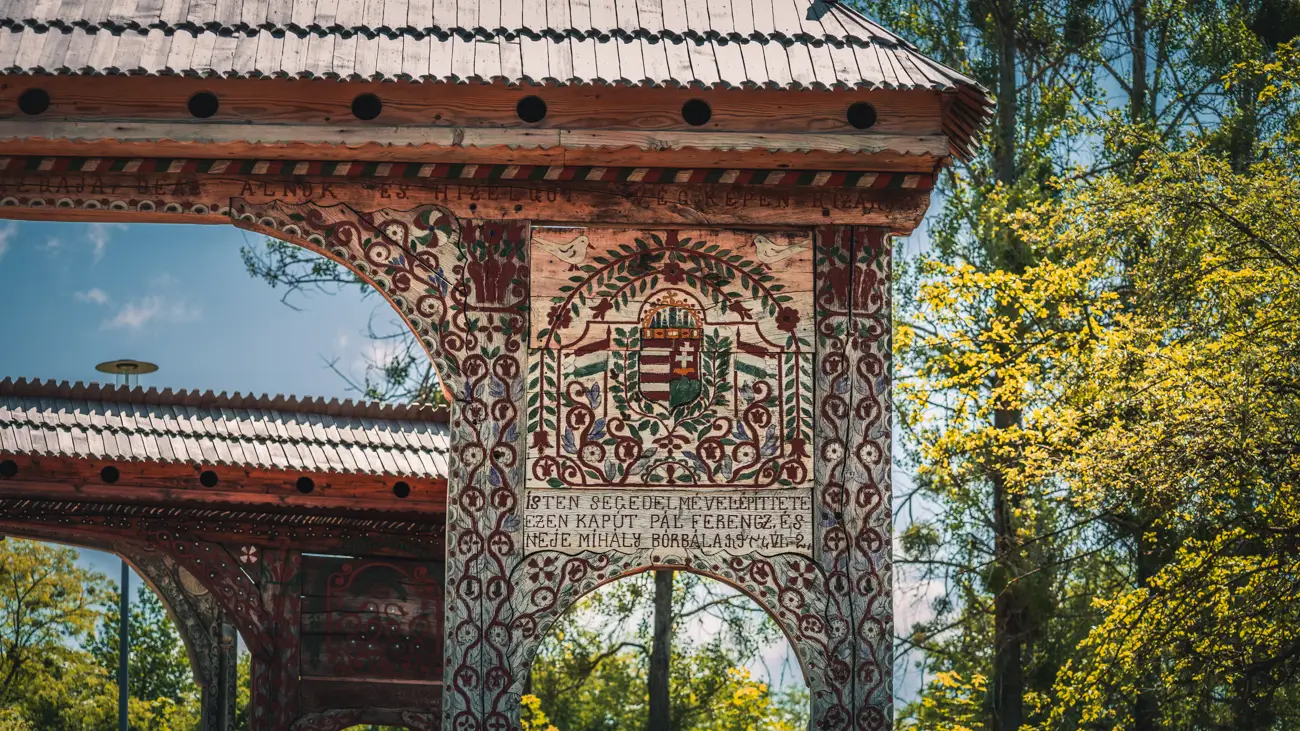 Amazing details found one of the wooden gate.